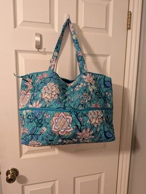 Vera Bradley Expandable Travel Bag Peacock Garden. Brand New